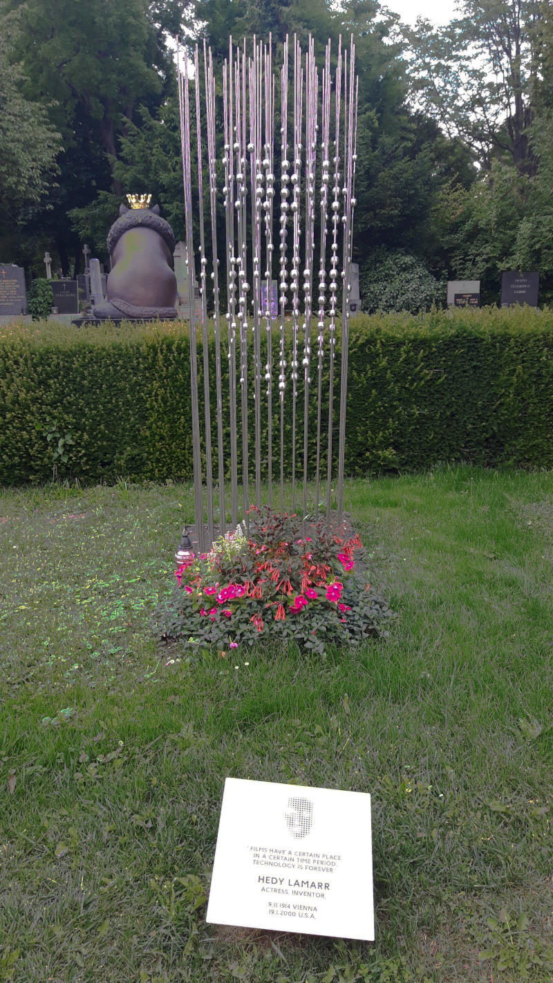 Hedy Lamarr's grave in Vienna | markusfeilner.de